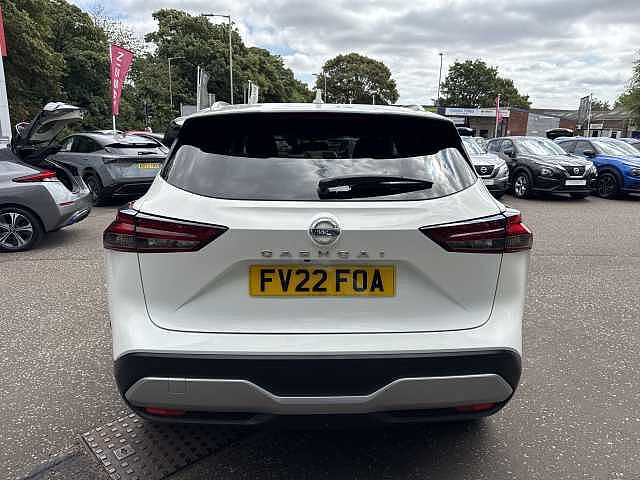 Nissan Qashqai 1.3 DiG-T MH 158 N-Connecta 5dr Xtronic